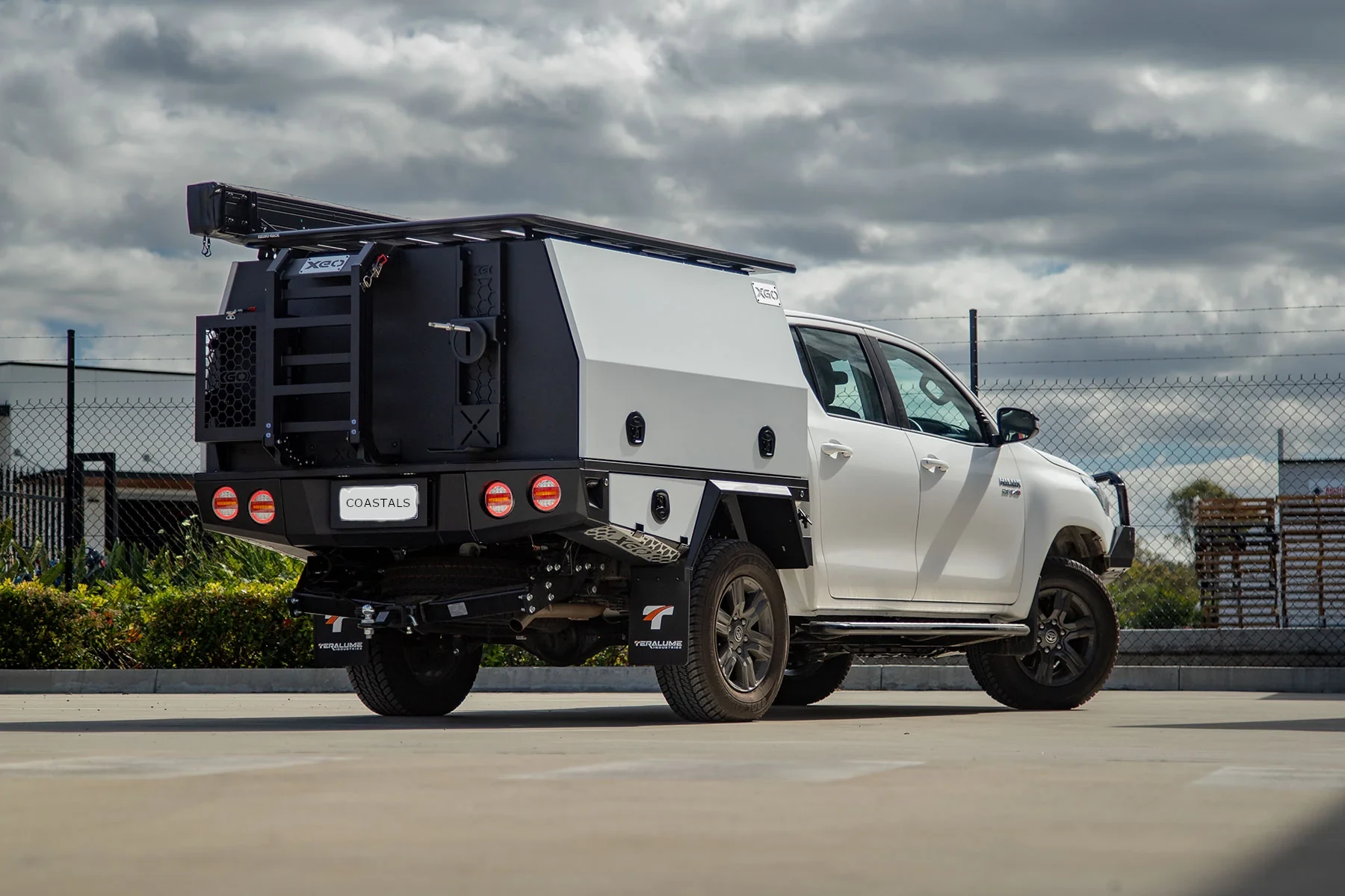 XGO canopy closed, Hilux rear